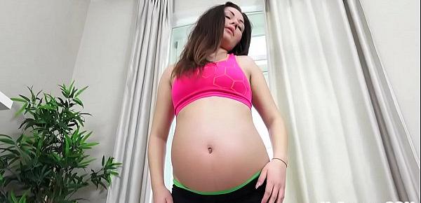  Keeping fit is important to Missy, even at 33 weeks pregnant!